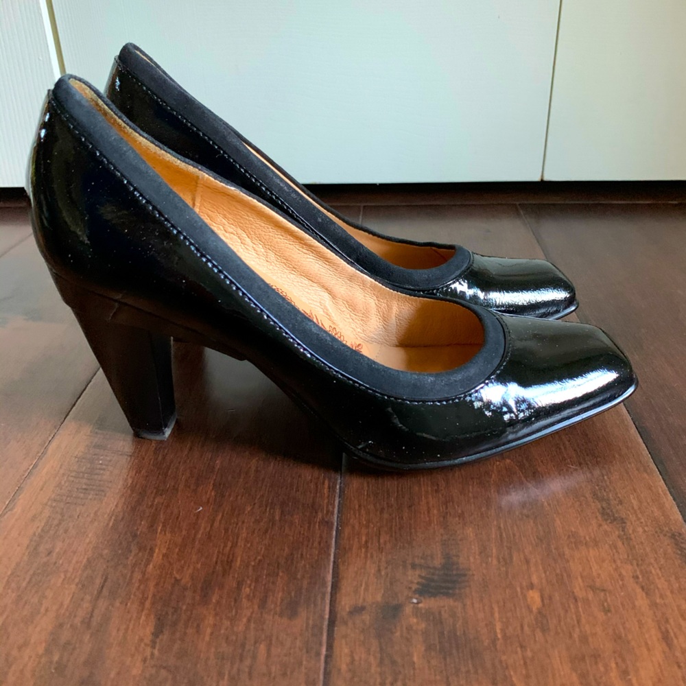 Black shiny Sofft heels